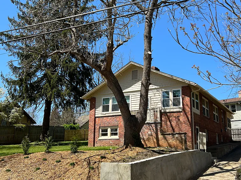 37 Sand Hill Rd — Photo 2