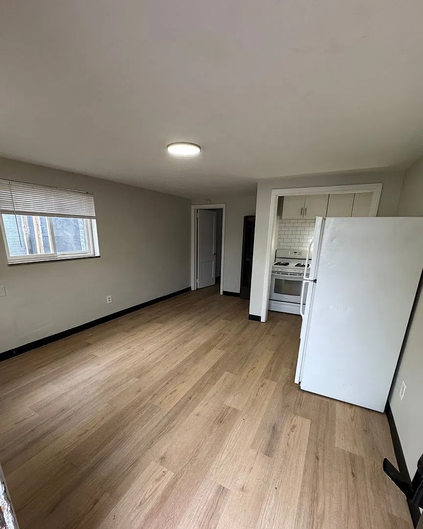 1 bed, 1.0 bath, $745 — Photo 2
