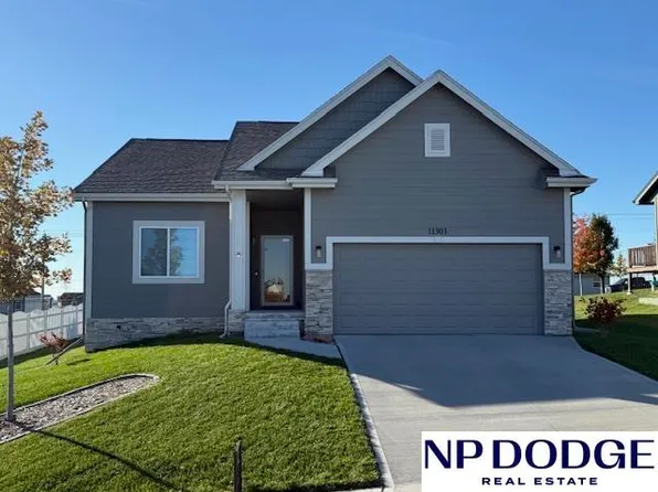 11303 Edgewater Dr, Papillion, NE 68046