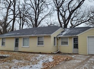 513 N Hennepin St, Winthrop, MN 55396