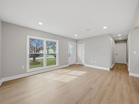 5th image of 327 Fremont Ave