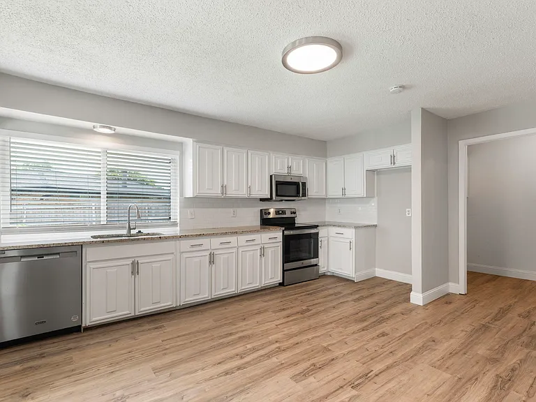 2032 Cedarwood Dr — Photo 7