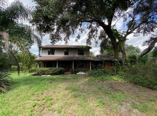 1052 Pioneer Way, Geneva, FL 32732