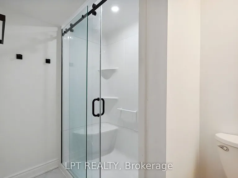 140 Springvalley Cres #LOWER — Photo 18