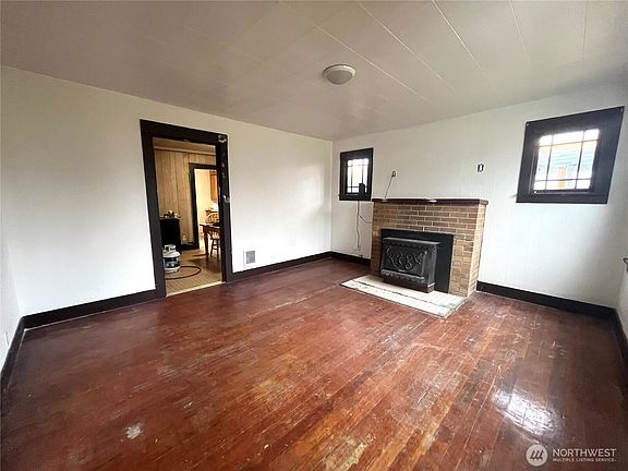 2nd image of 915 Cascade Avenue