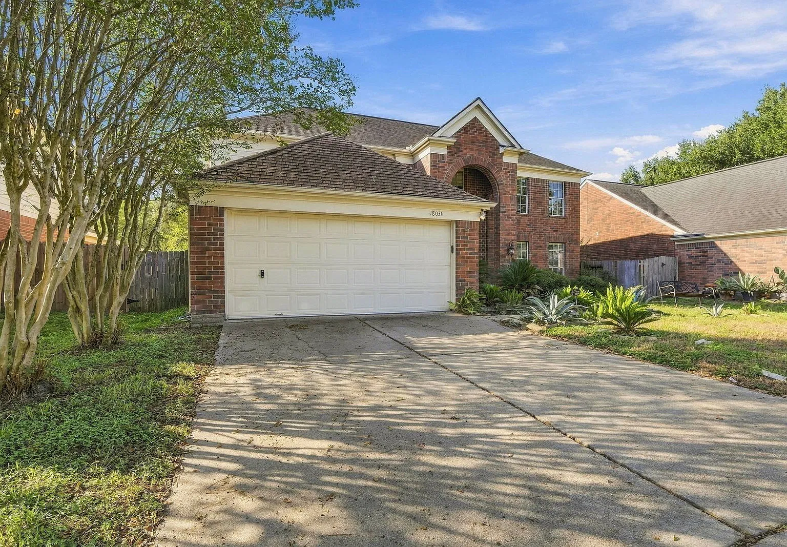4 bed, 2.5 bath, 2376 sqft, $2,075 — Photo 2