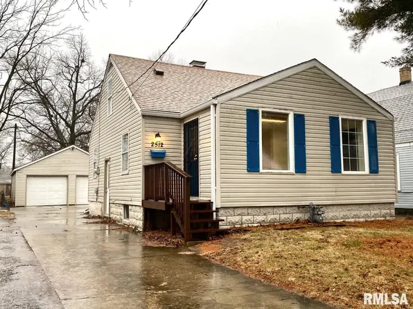 2512 E Keys Ave, Grandview, IL 62702