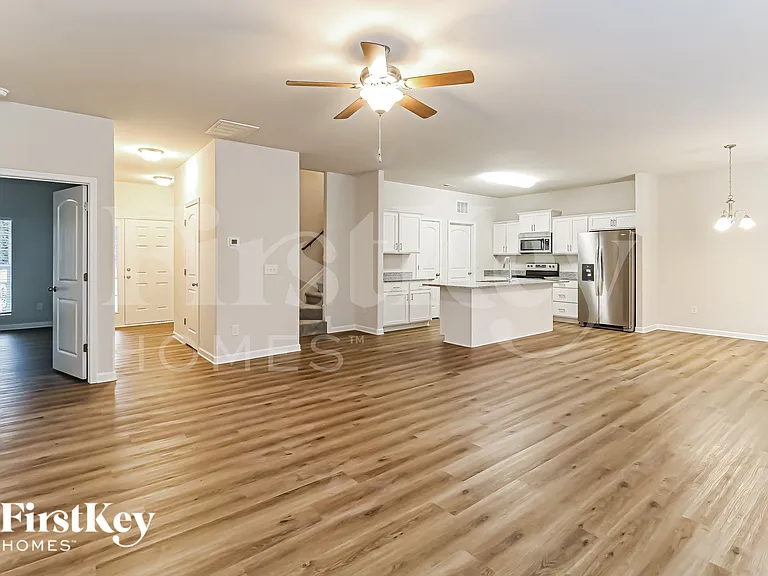 1136 Scarlett Dr — Photo 2