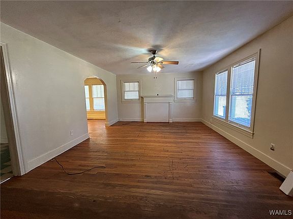 4th image of 1820 17th Ave E