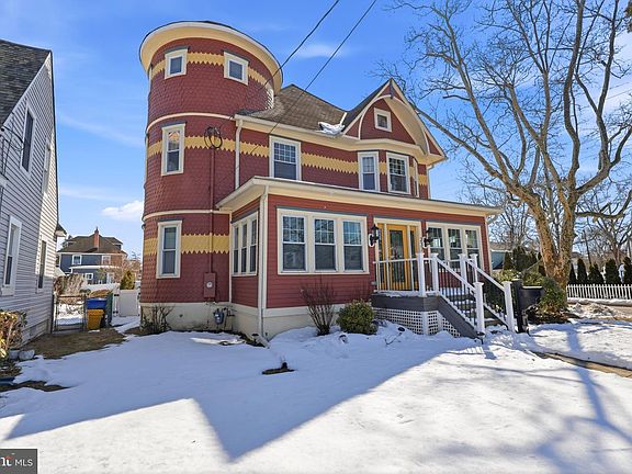 3rd image of 237 Broadway