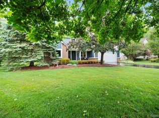 4386 Kelly Circle Dr, Commerce Township, MI 48390