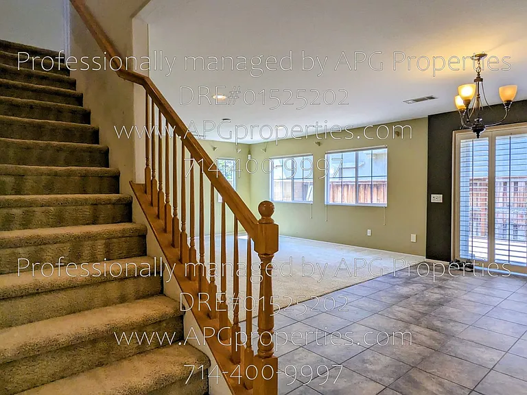2439 N Cameo Ct — Photo 2