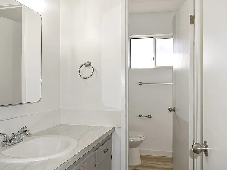 Kathy-Ann Apartments — Photo 16