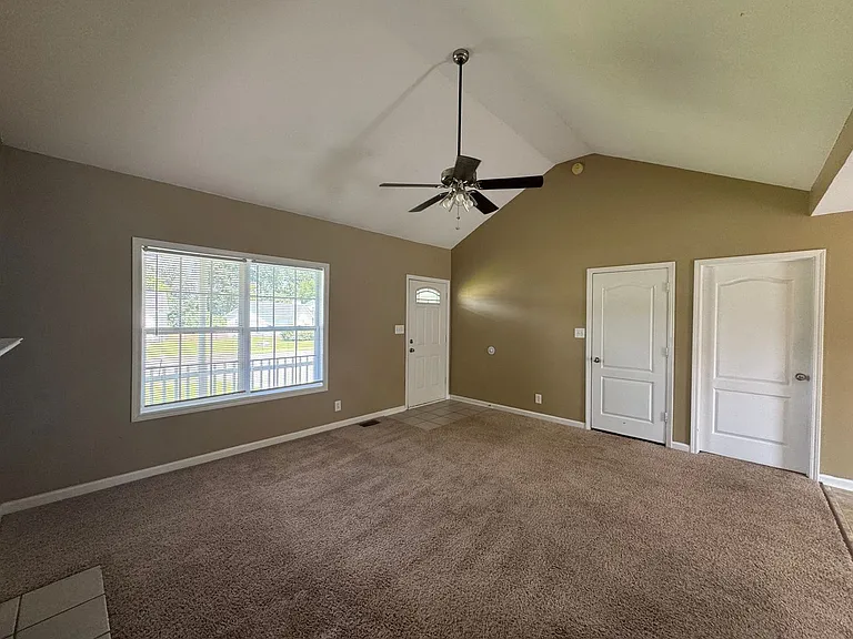 371 Andrew Dr — Photo 7