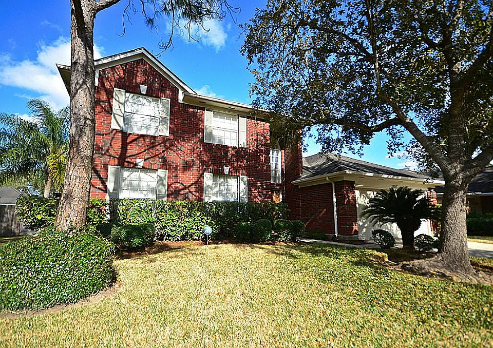 1st image of 1805 E Oakwood Dr