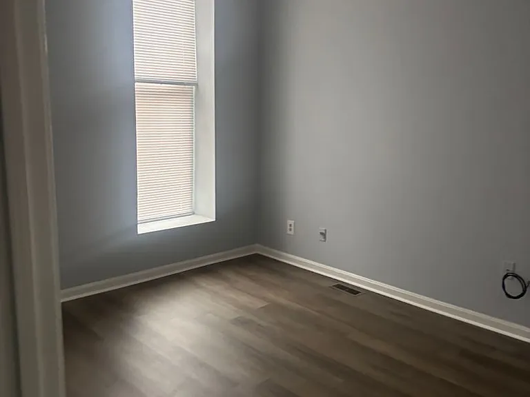 2412 W Muhammad Ali Blvd — Photo 11