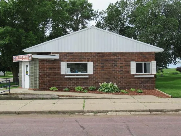 102 S Oak St, Wanda, MN 56294