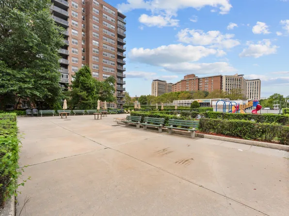 61-20 Grand Central Parkway image 12 of 18