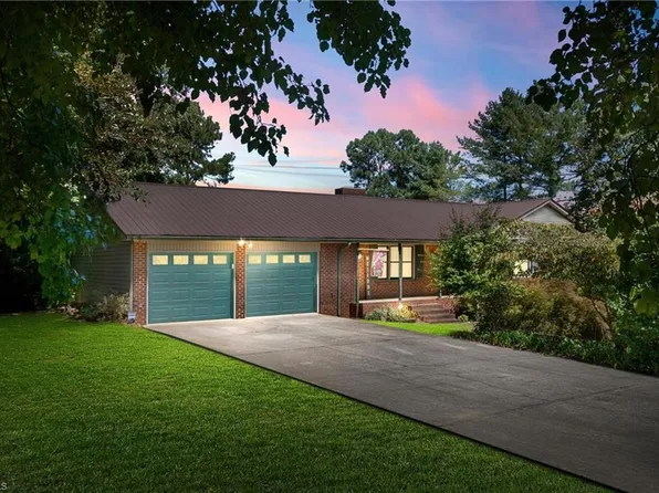 3411 Gaddy Dr, Trinity, NC 27370