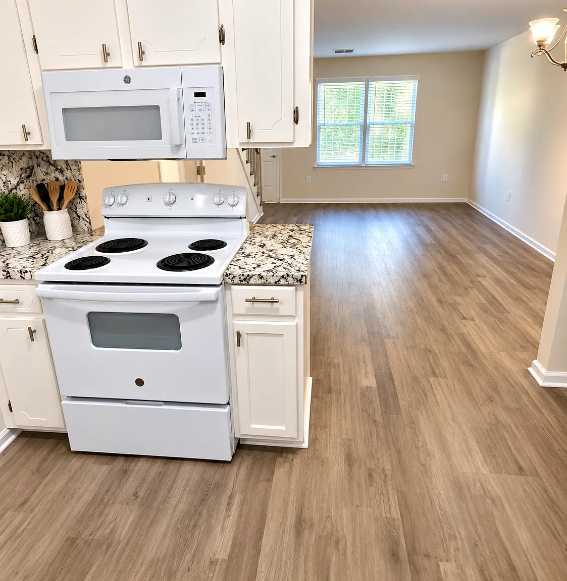 2 bed, 1.5 bath, 1000 sqft, $1,350 — Photo 3
