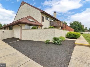 680 Geneva Dr APT 9, Mechanicsburg, PA 17055