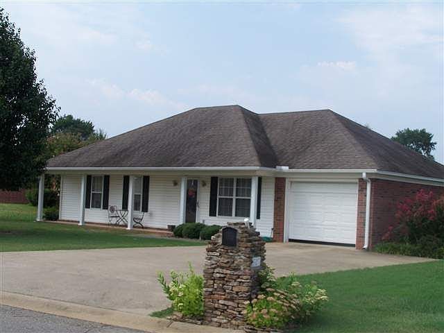 1st image of 307 Carriage Dr