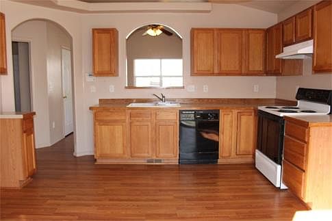 5th image of 595 Parkwood Dr
