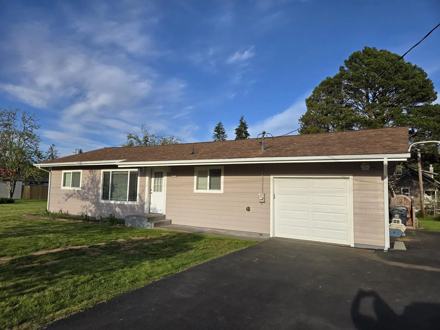 Beautiful Hoquiam Home for RENT! — Photo 1