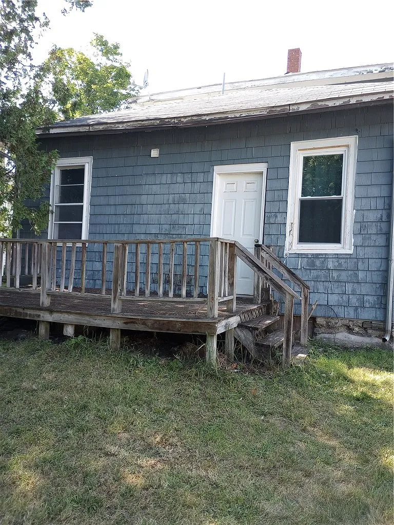 2 bed, 1.0 bath, 1152 sqft, $900 — Photo 2