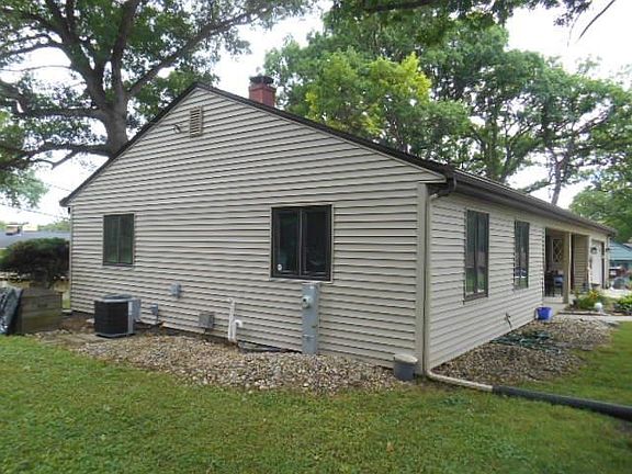 2nd image of 1403 Illini Dr