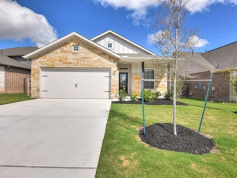 704 Bonnet Blvd — Photo 1