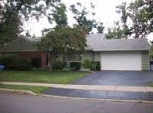 2 Sunset Dr, Akron, NY 14001