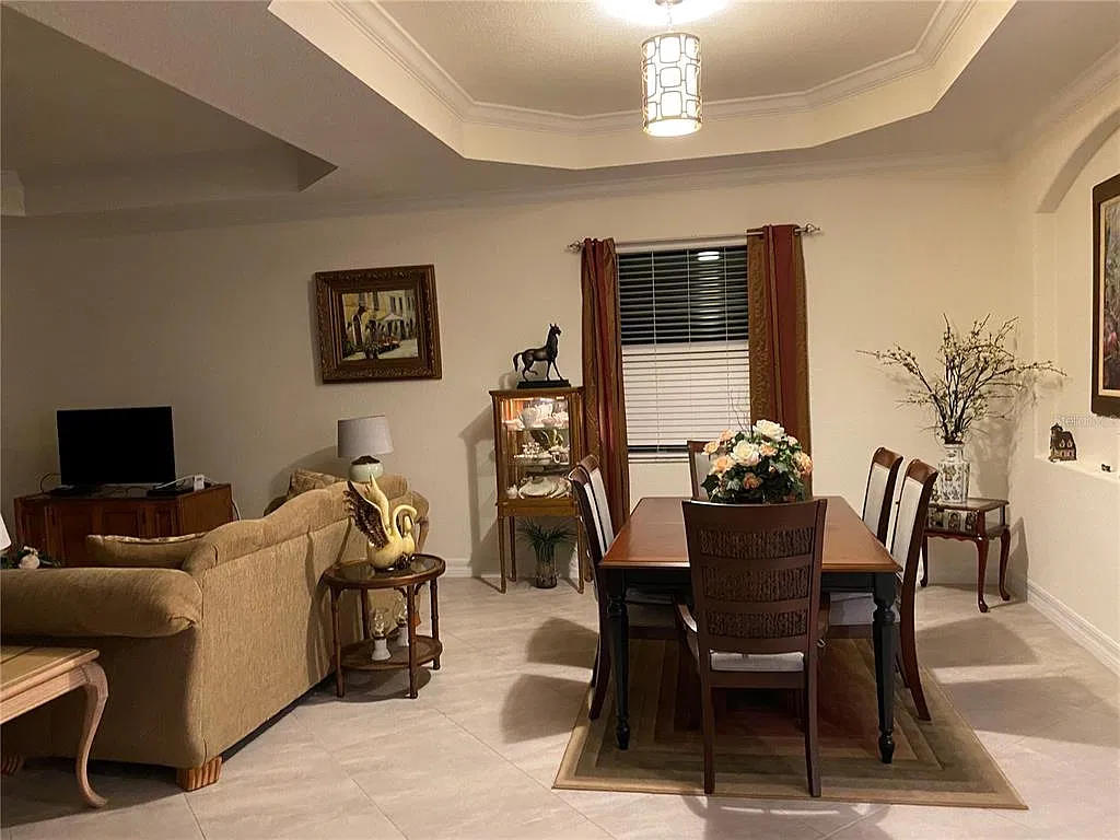 3 bed, 3.0 bath, 2024 sqft, $5,500 — Photo 4
