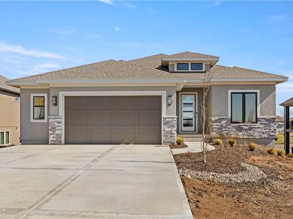 8161 Valley Rd, Lenexa, KS 66220