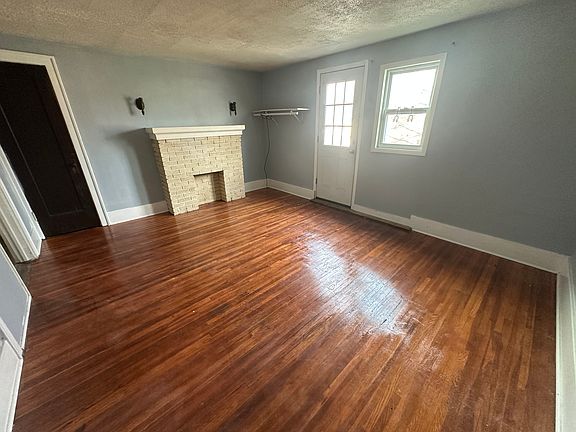 2nd image of 154 W Winspear Ave Floor 2