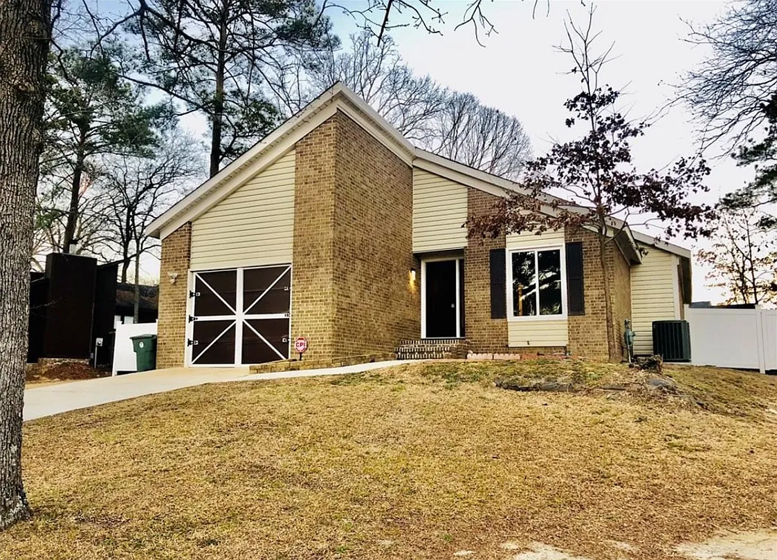 3 bed, 1368 sqft, $1,800 — Photo 1