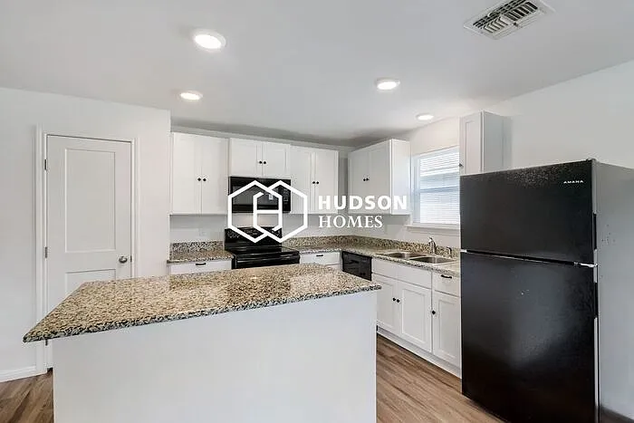 1722 Beacon St — Photo 6