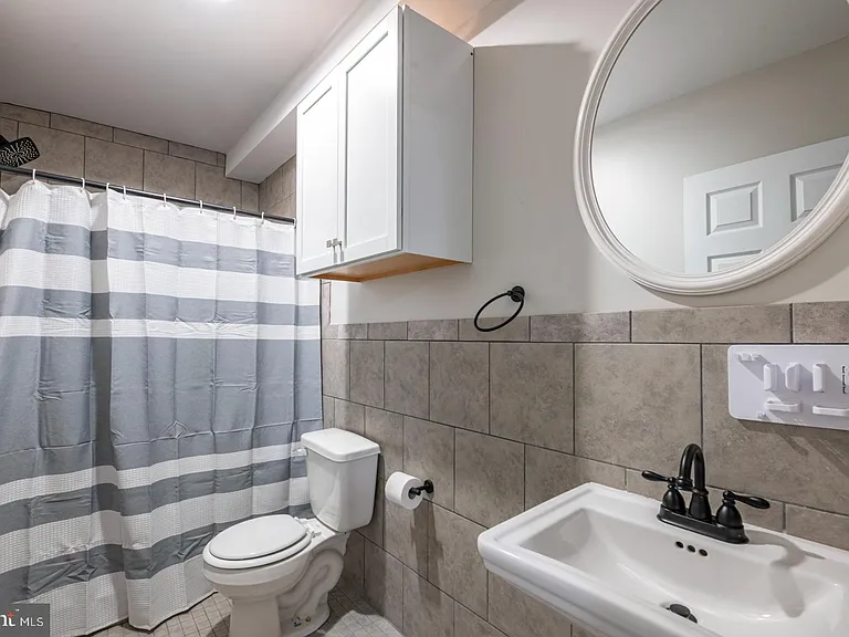 419 Woodward St #4 — Photo 10