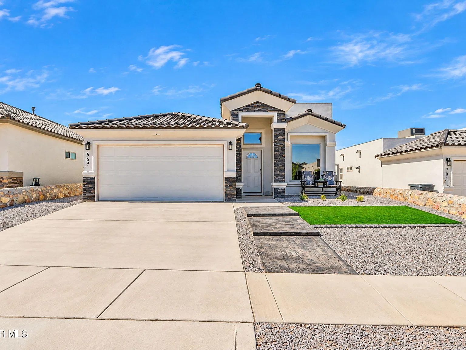 3 bed, 2.0 bath, 1521 sqft, $1,900 — Photo 1