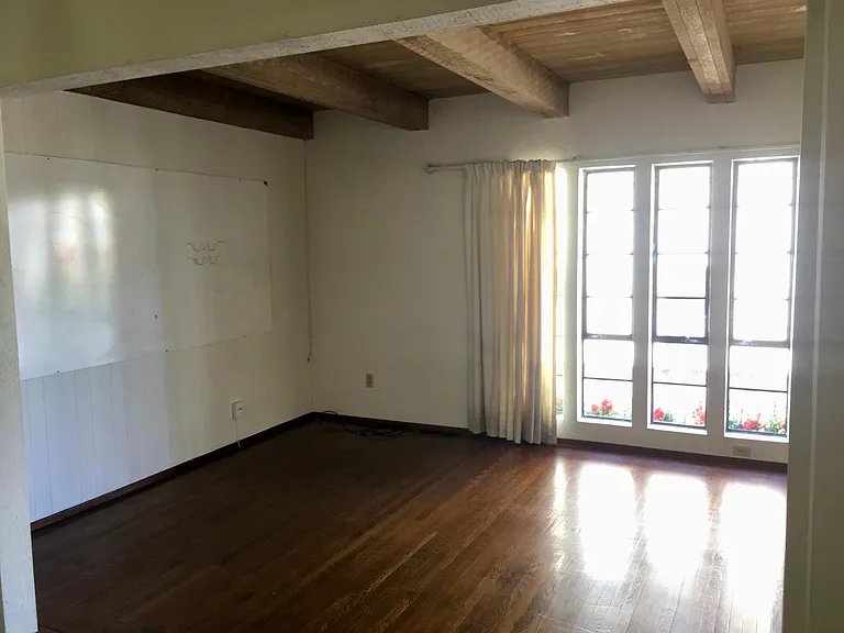 2342 Hilgard Ave — Photo 3
