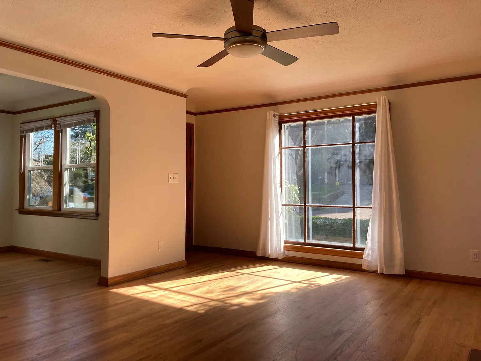 3 bed, 1950 sqft, $3,330 — Photo 3