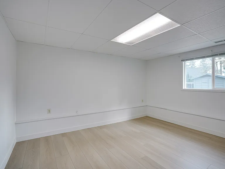 The 1st bedroom without furniture
