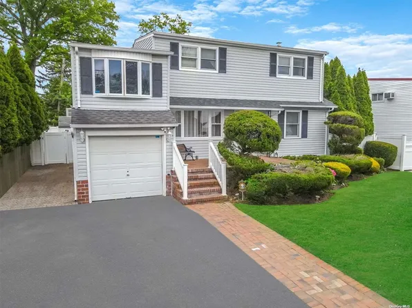 537 Rutherford Drive, Seaford, NY 11783