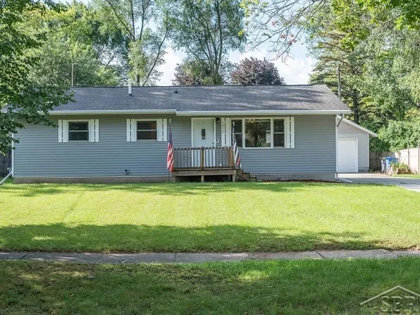 1812 Bauss Ct, Midland, MI 48642