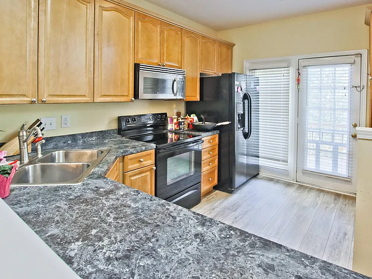 2384 Suwanee Pointe Dr — Photo 8