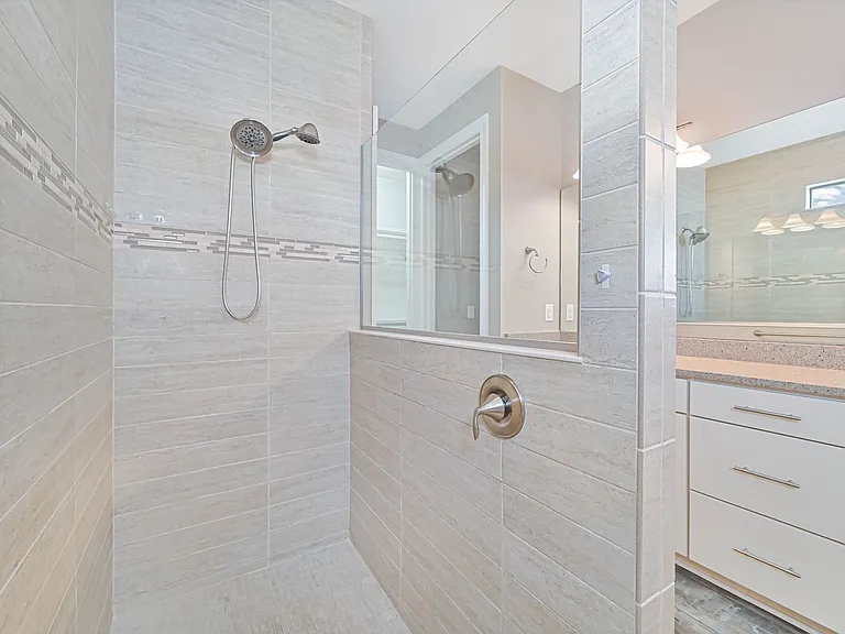 14589 Laguna Dr — Photo 21