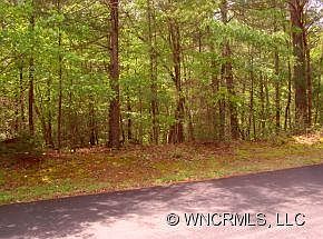 3rd image of 5 Hemlock Ln