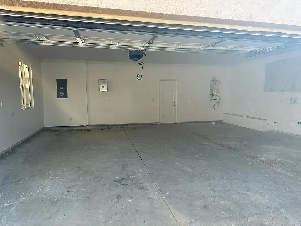 3 bed, 1100 sqft, $3,150 — Photo 2