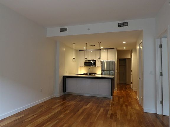 5th image of 10 Saint Pauls Pl APT 2E