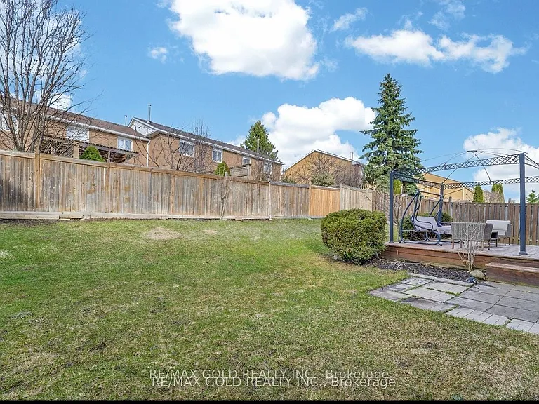 24 Murray Ct — Photo 16